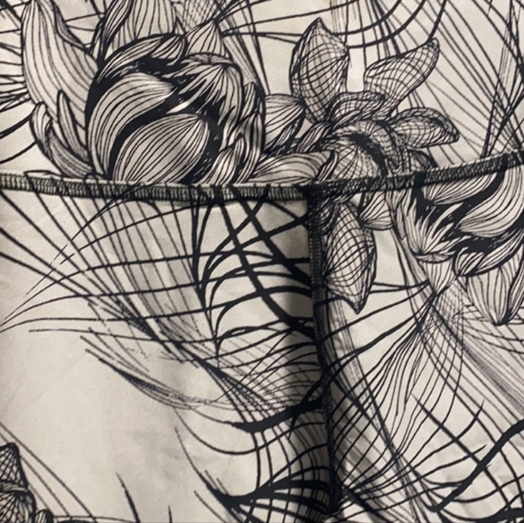 Beyond Yoga Floral Lotus High Rise Reversible Womens Leggings - Picture 2 of 6